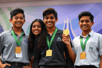Três estudantes da rede pública estadual conquistam medalha de ouro na Olimpíada de Matemática, celebrando a excelência no aprendizado da matemática.